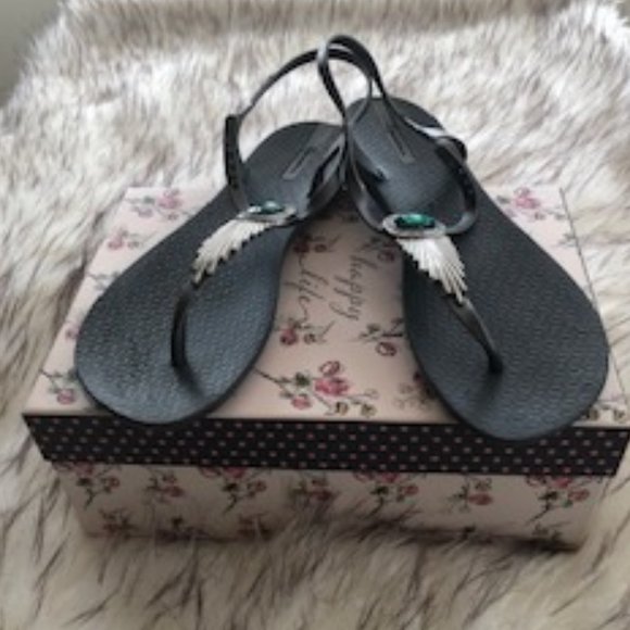 GRAY FLATS - Picture 3 of 3